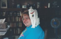 Daisy on Moms shoulders at the computer May 2001